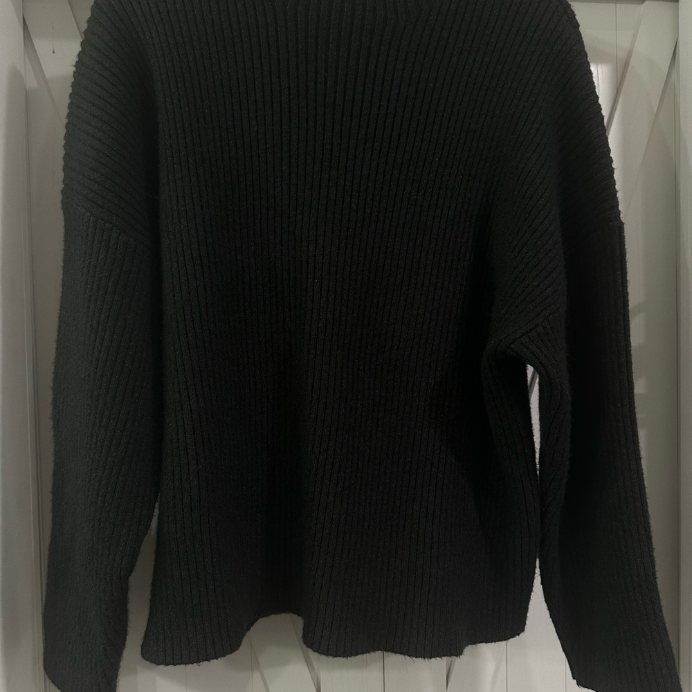 Visions women’s black ribbed sweater